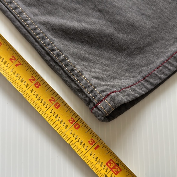 Tommy Bahama Gray straight leg Men's Jeans. Size 33 x 32 - Picture 12 of 16